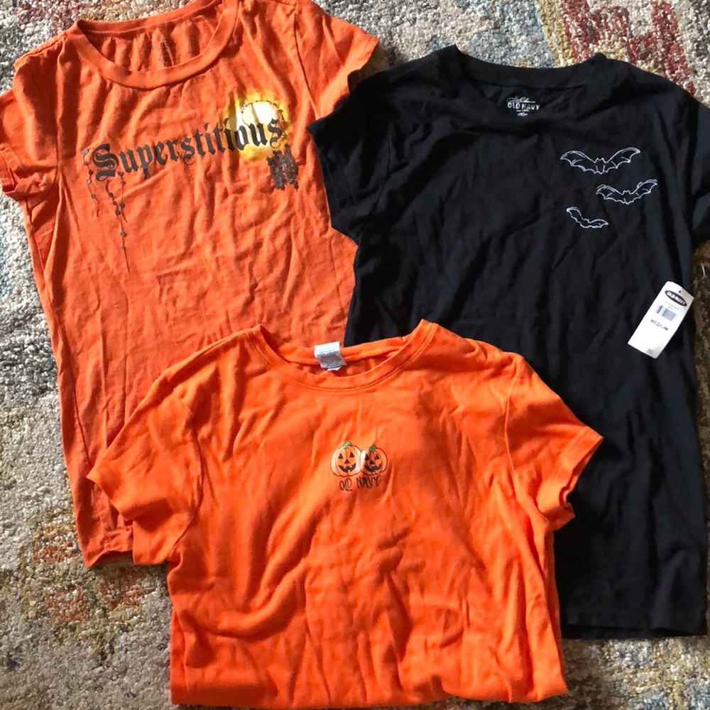 3 Old Navy Halloween tshirts🎃